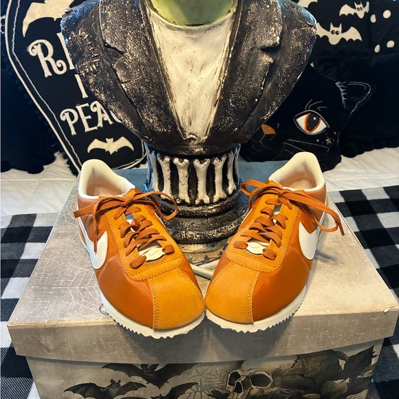 NIKE Cortez Orange Tennis Shoes Men’s size 7 or Women’s size 8.5 - Picture 2 of 10